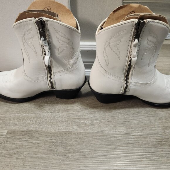 Ariat White Leather Western Booties — Women’s Size 5.5 — Excellent Condition - Picture 2 of 5